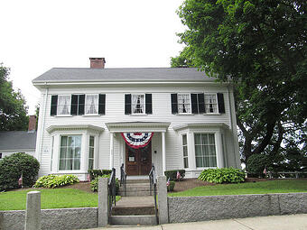 white colonial home in Walpole, Massachusetts – Photo by Doug Kerr